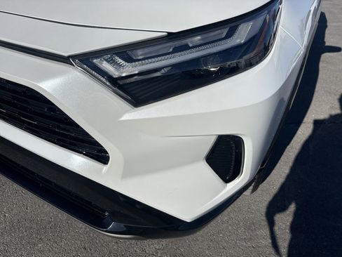 Used 2023 Toyota RAV4 SE image 9