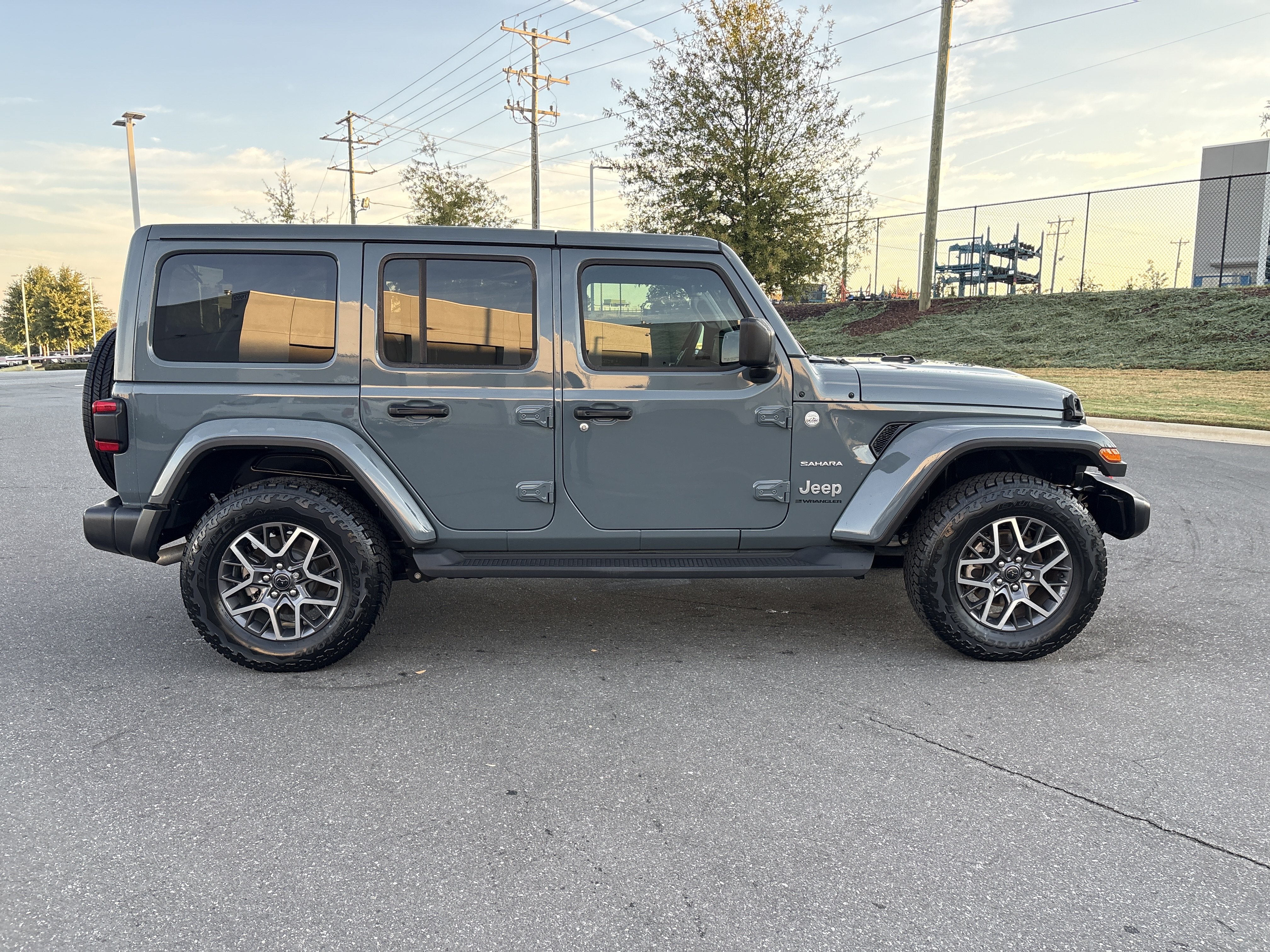 Used 2024 Jeep Wrangler Unlimited Sahara w/ Technology Group AWD/4WD image 10