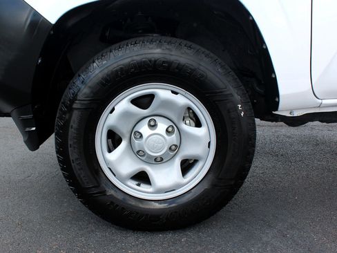 Used 2022 Toyota Tacoma SR image 32
