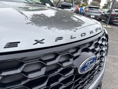 Used 2025 Ford Explorer ST-Line w/ ST-Line Street Pack AWD/4WD image 34