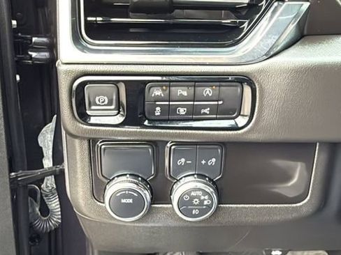 Certified 2025 GMC Yukon XL Denali image 27