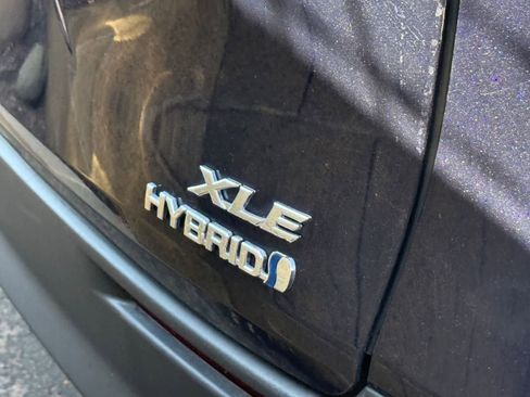 Used 2024 Toyota Sienna XLE image 8