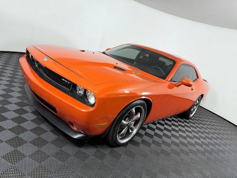 Used 2009 Dodge Challenger SRT8 w/ SRT Option Group II RWD image 18