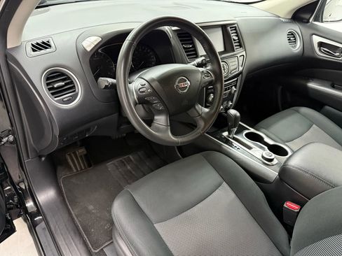 Used 2020 Nissan Pathfinder SV image 14