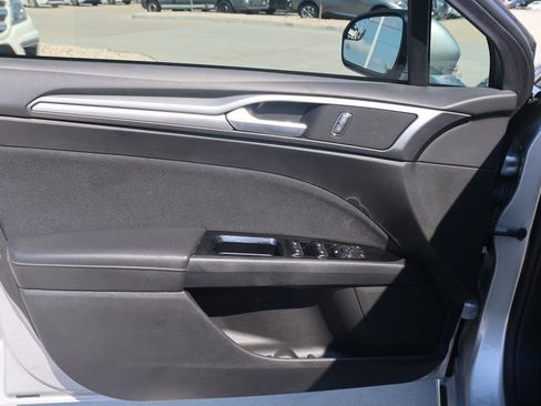 Used 2016 Ford Fusion SE image 23