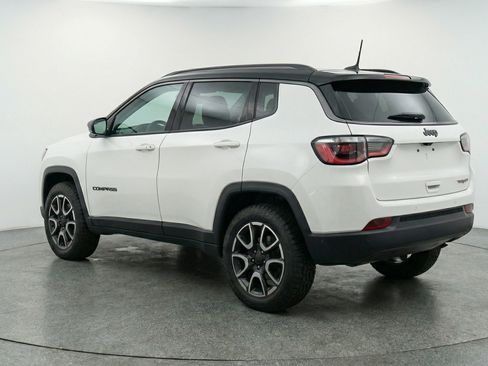 Used 2025 Jeep Compass Trailhawk image 6