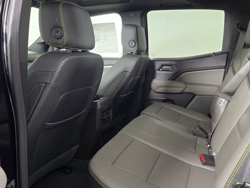 New 2026 Chevrolet Colorado ZR2 image 13