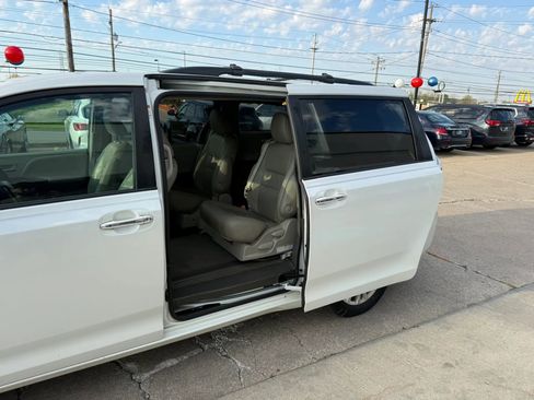 Used 2015 Toyota Sienna XLE Premium image 20