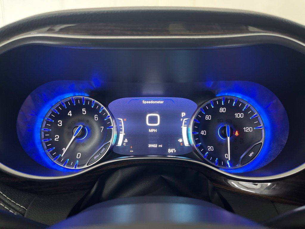 Used 2023 Chrysler Pacifica Limited FWD image 62