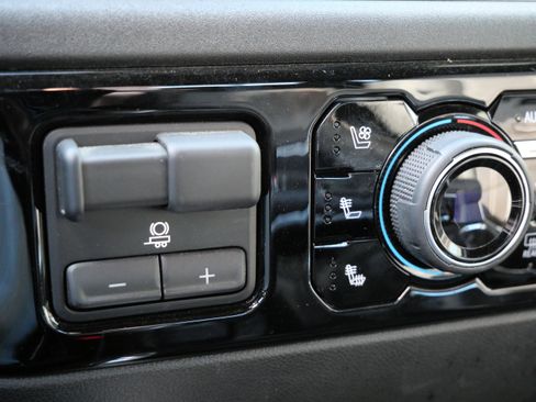 Certified 2024 Chevrolet Silverado 1500 High Country w/ Technology Package image 15