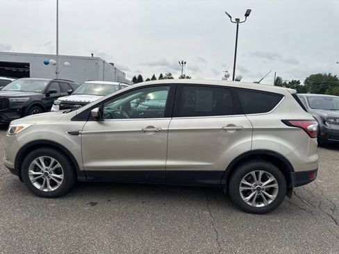 Used 2017 Ford Escape SE w/ SE Cold Weather Package AWD/4WD image 9