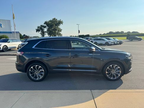 Used 2022 Lincoln Nautilus Reserve w/ Luxury Package AWD/4WD image 8