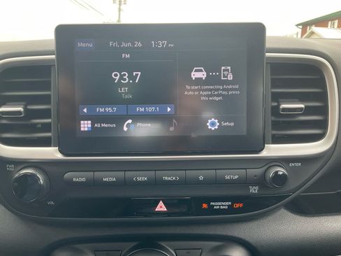 Used 2022 Hyundai Venue SEL FWD image 16