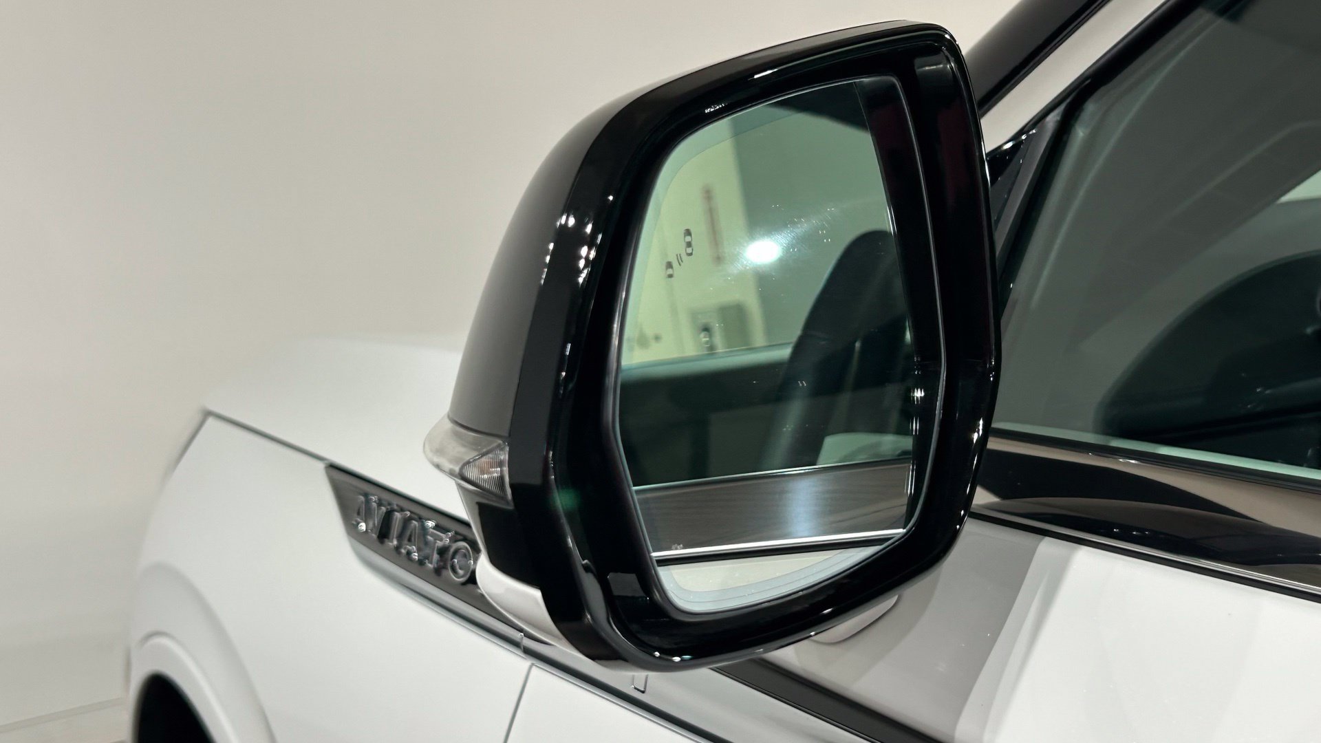 Used 2026 Lincoln Aviator Black Label AWD/4WD image 16