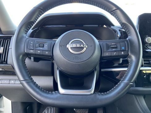 Used 2024 Nissan Pathfinder SV FWD image 30