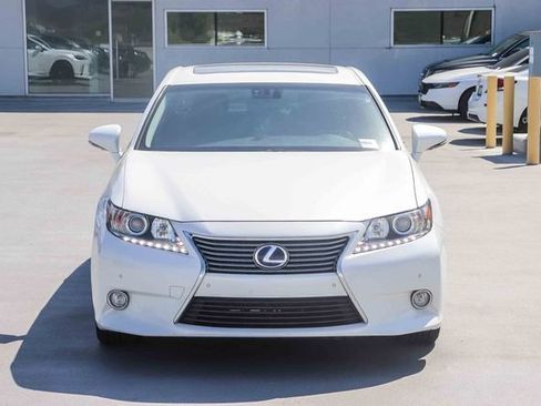 Used 2015 Lexus ES 300h w/ Premium Package w/Bamboo Trim FWD image 2