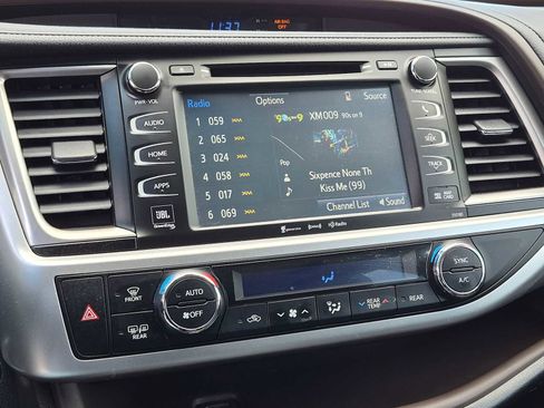 Used 2017 Toyota Highlander Limited AWD/4WD image 37