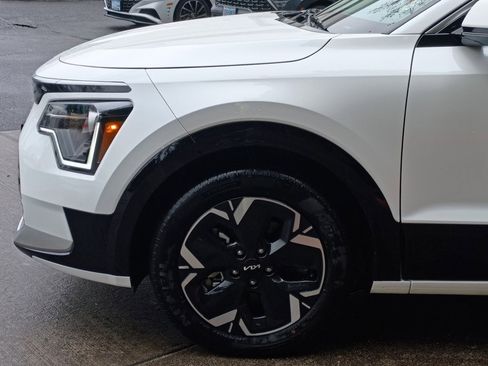 Used 2024 Kia Niro Wind w/ Wind Preserve Package image 7