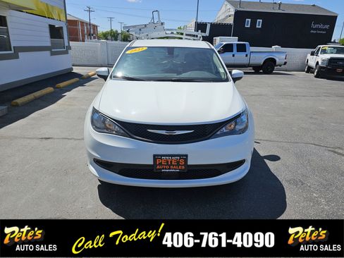 Used 2022 Chrysler Voyager LX image 7