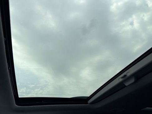 Used 2022 GMC Acadia SLE w/ Driver Convenience Package image 21