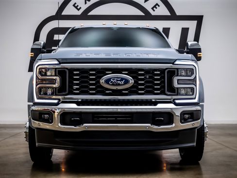 Used 2025 Ford F450 King Ranch w/ Chrome Package image 3