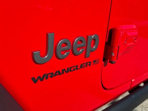 Used 2025 Jeep Wrangler Unlimited Rubicon AWD/4WD image 10