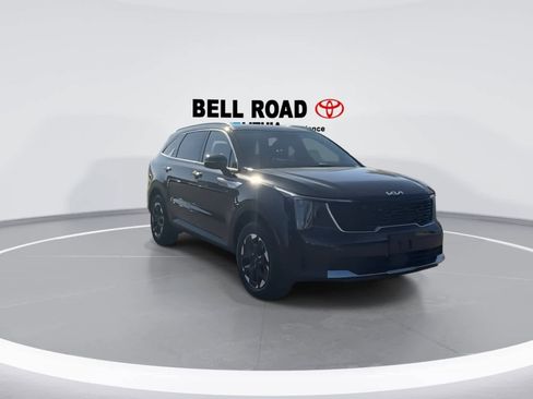 Used 2024 Kia Sorento S image 2