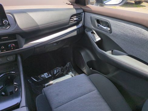 Used 2023 Nissan Rogue SV FWD image 17