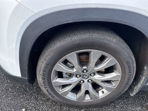 Used 2024 Toyota Grand Highlander Limited image 3