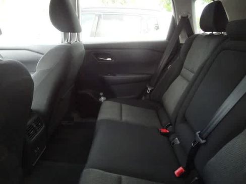 Used 2025 Nissan Rogue SV AWD/4WD image 9