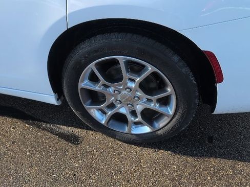 Used 2017 Dodge Charger SXT w/ Driver Confidence Group image 13