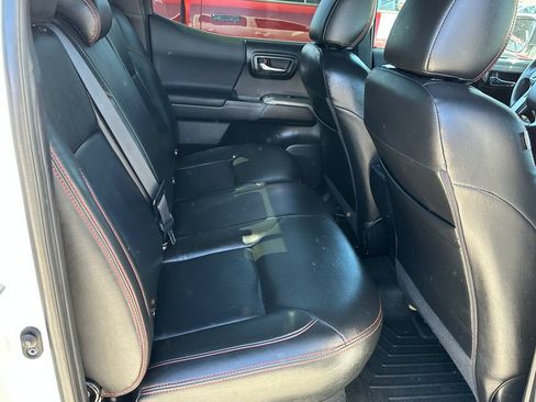 Used 2021 Toyota Tacoma TRD Off-Road w/ Technology Package AWD/4WD image 19