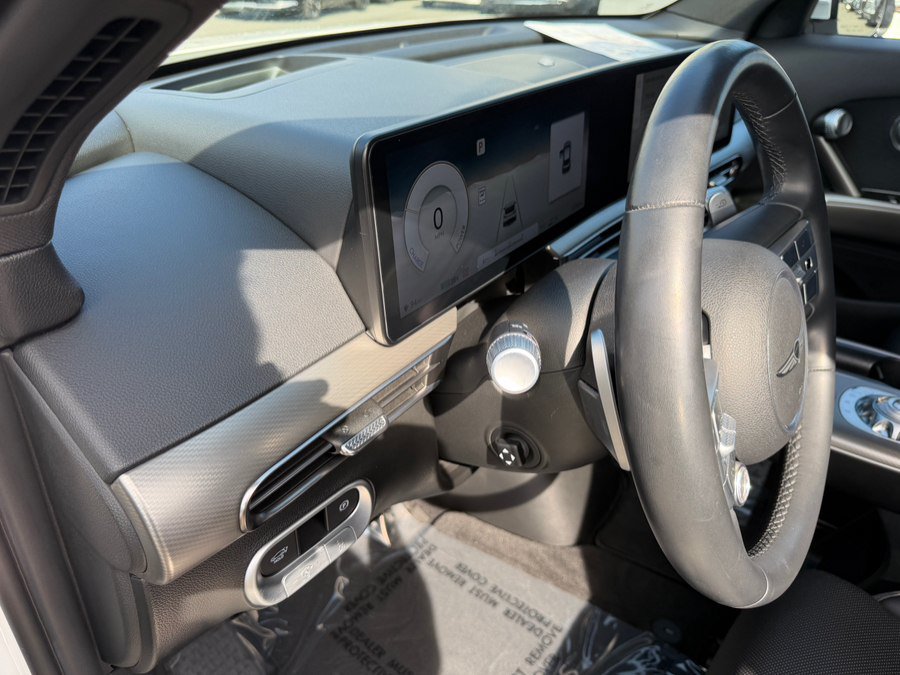 Used 2024 Genesis GV60 RWD image 10