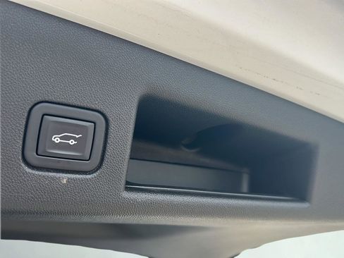 Used 2023 Chevrolet Equinox RS w/ LPO, Floor Liner Package FWD image 27