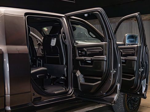 Used 2024 RAM 2500 Limited image 30