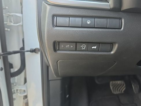 Used 2025 Nissan Rogue SV FWD image 18