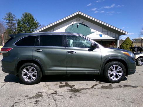 Used 2015 Toyota Highlander XLE image 8