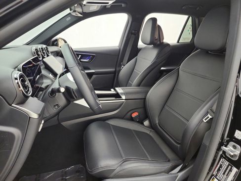 Used 2025 Mercedes-Benz GLC 350e 4MATIC image 13