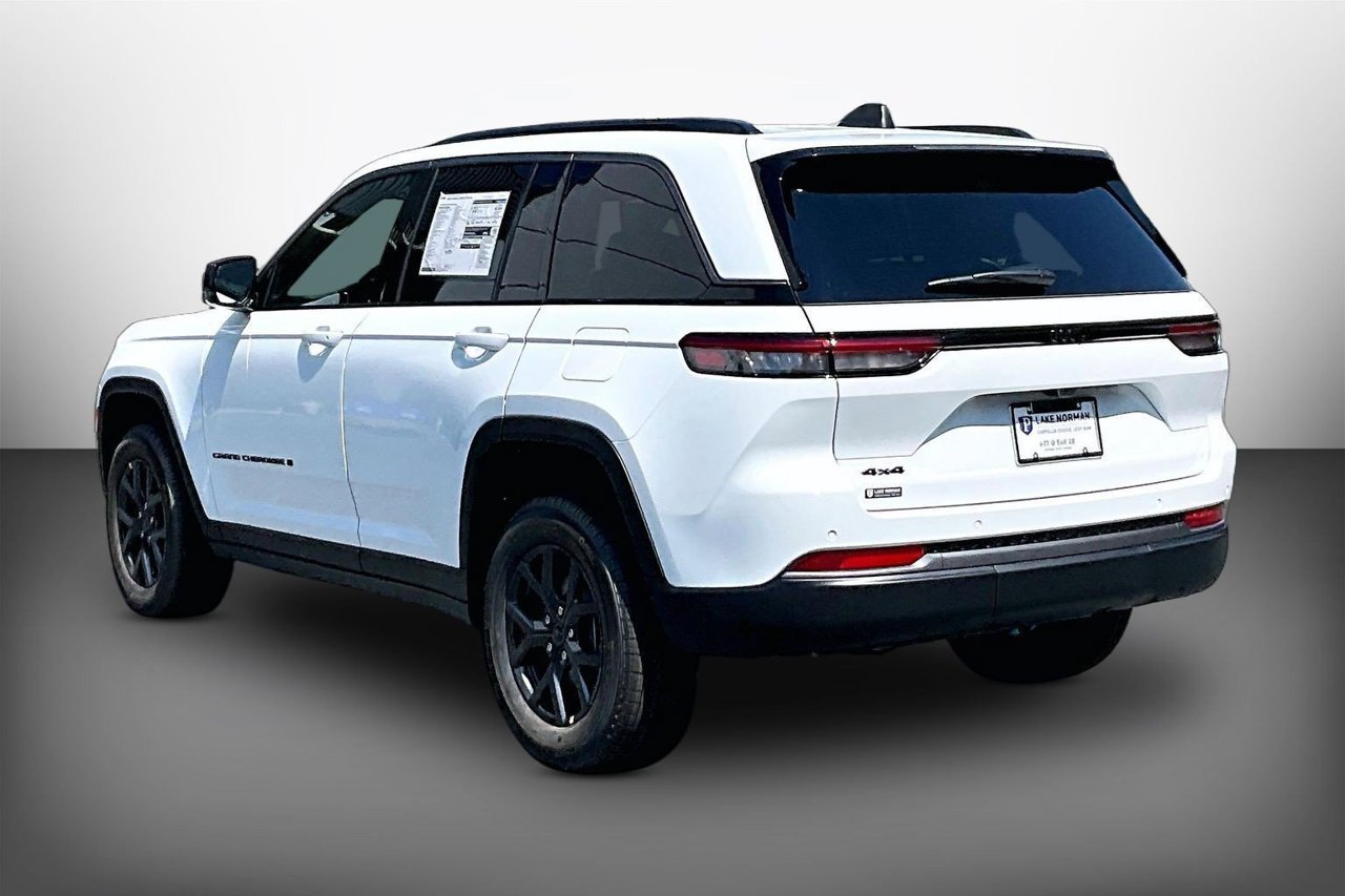 New 2027 Jeep Grand Cherokee Altitude AWD/4WD image 6