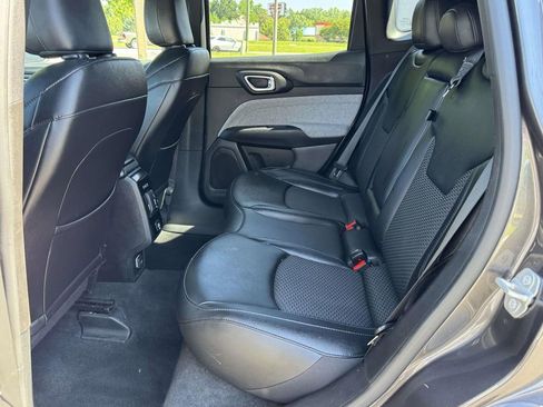 Used 2024 Jeep Compass Latitude AWD/4WD image 16