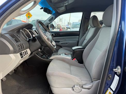 Used 2014 Toyota Tacoma 4x4 Double Cab w/ SR5 Package image 2