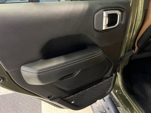 Used 2022 Jeep Wrangler Unlimited Rubicon w/ LED Lighting Group AWD/4WD image 17
