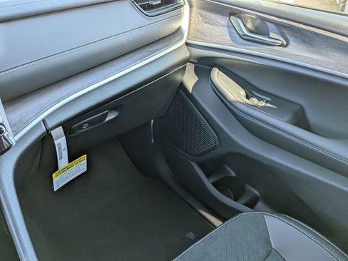 New 2026 Jeep Grand Cherokee Altitude AWD/4WD image 16