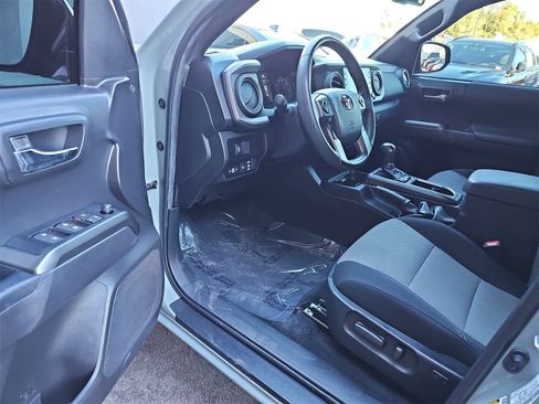 Used 2023 Toyota Tacoma TRD Off-Road image 10