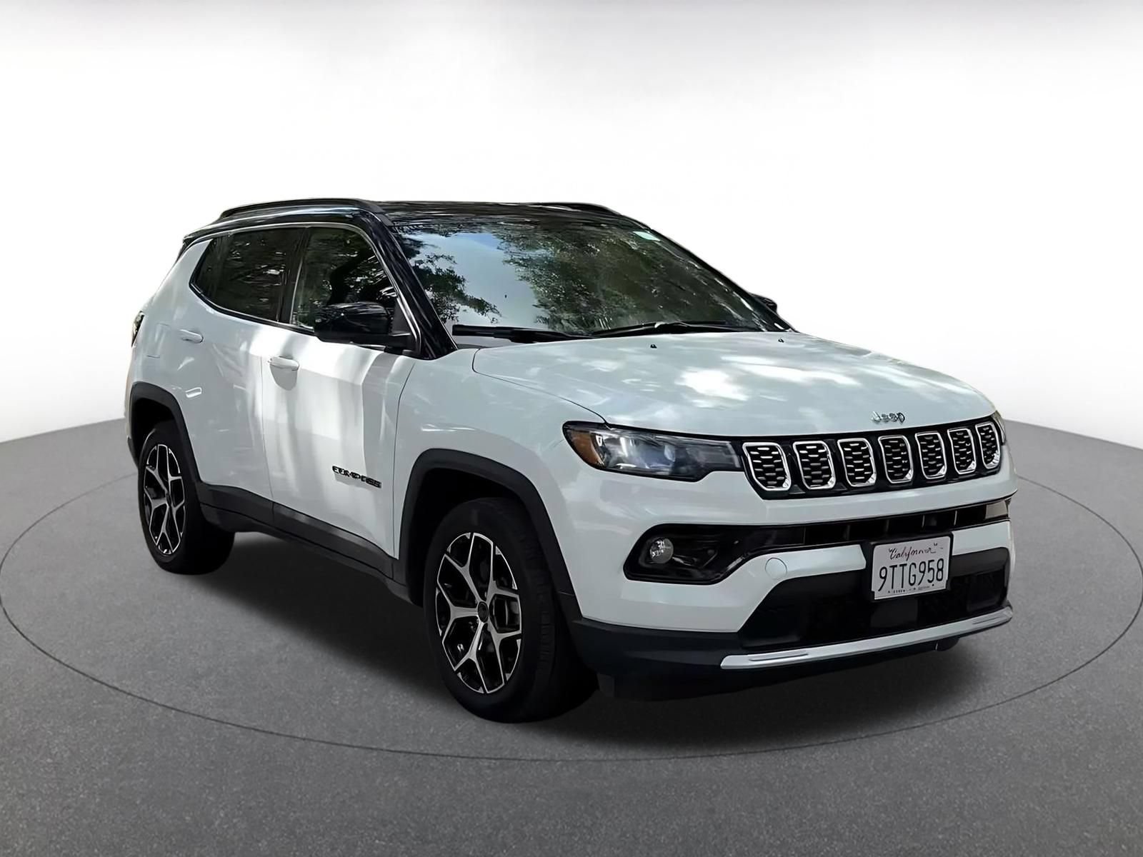 Used 2025 Jeep Compass Limited AWD/4WD image 3