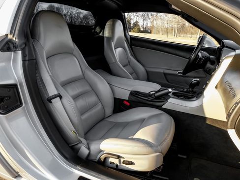 Used 2006 Chevrolet Corvette Coupe w/ Preferred Equipment Group image 35