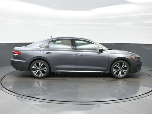 Used 2021 Volkswagen Passat 2.0T SE FWD image 5