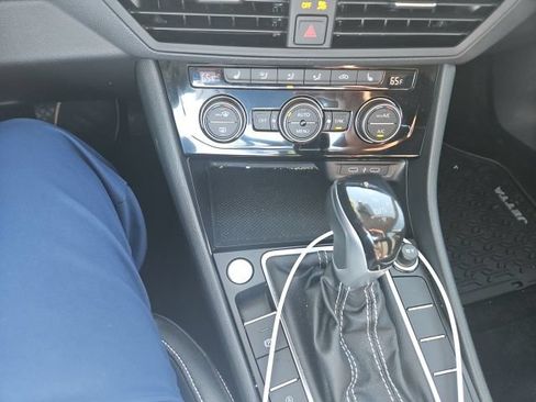 Used 2023 Volkswagen Jetta SE FWD image 20