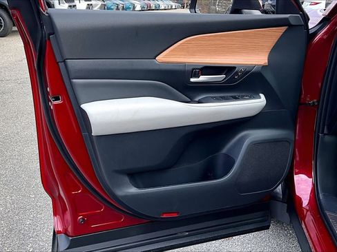 New 2026 Toyota Grand Highlander AWD image 10