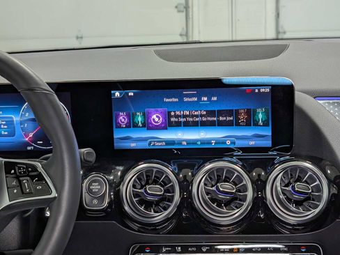 Certified 2025 Mercedes-Benz GLA 250 4MATIC image 18